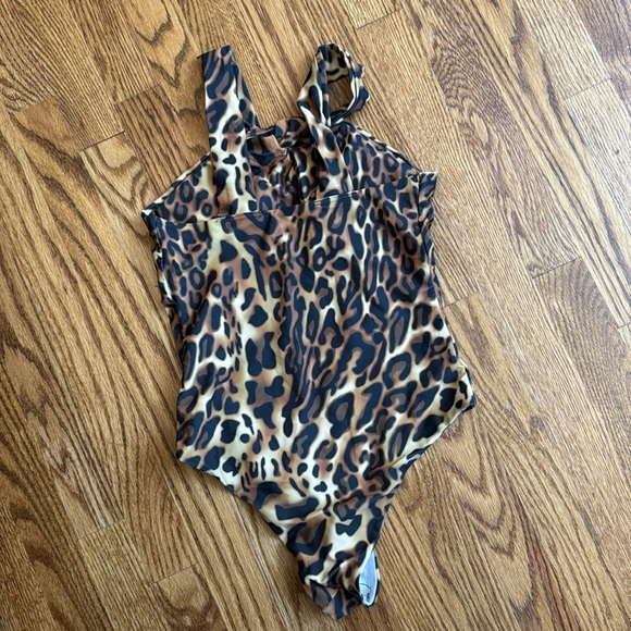 One piece, cheetah print swimsuit - Picture 3 of 3